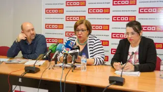 Manuel Pina, Mari Cruz Vicente y Sonia García, este viernes en Zaragoza.