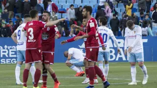 Noche del sábado, 4 de mayo. Desolación y máxima preocupación en los jugadores y aficionados del Real Zaragoza tras concluir el partido ante el Deportivo de La Coruña en La Romareda con derrota por 0-1.