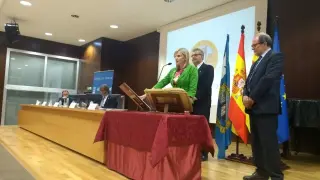 Melania Mur, nueva decana de la Facultad de Empresa y Gestión Pública de Huesca, durante su toma de posesión.