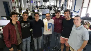 De izquierda a derecha: Alejandro Francés, Alejandro Vela, Jaime Sancho, Iván Martínez (entrenador), Francho Serrano y Nacho Alastuey