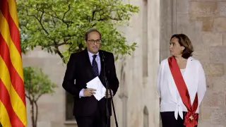 El presidente de la Generalitat, Quim Torra, con la alcaldesa de Barcelona, Ada Colau.