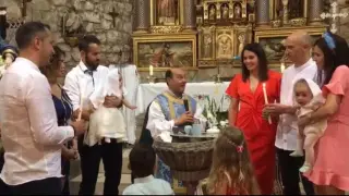 Un momento del bautizo