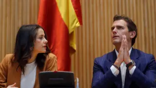 Inés Arrimadas junto a Albert Rivera este jueves por la mañana en la reunión del grupo parlamentario de Cs.