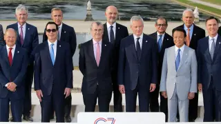 G7 finance ministers and central bank governors pose for a family photo, during the G7 finance ministers and central bank governors meeting in Chantilly, near Paris, France, July 17, 2019.  REUTERS/Pascal Rossignol [[[REUTERS VOCENTO]]] G7-ECONOMY/FAMILY PHOTO