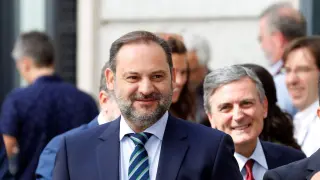 El responsable de Organización del PSOE y ministro de Fomento en funciones, José Luis Ábalos, a su llegada este lunes al Congreso