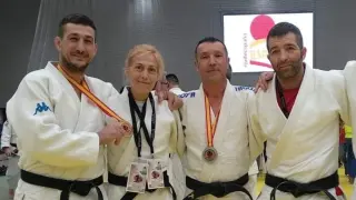 Ana Belén Fernández, el orgullo judoca de La Cartuja de Zaragoza, con otros tres compañeros de competición.