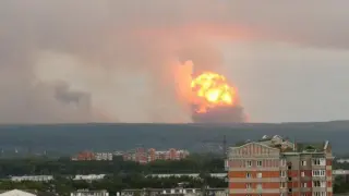 Imagen de la explosión del arsenal de armas.