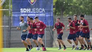Los jugadores de la SD Huesca, en el entrenamiento de este domingo.