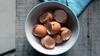 Cascar un huevo