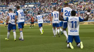 Celebración del 1-0 en el último triunfo del Real Zaragoza ante el Extremadura, por 3-1, en La Romareda.