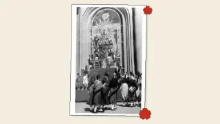 Oferentes al pie de la Virgen, en 1958.