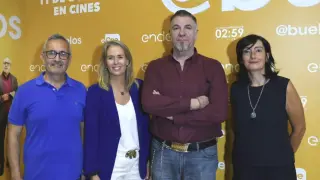 Los premiados, con la directora de Proyectos de la Fundación Endesa, Gloria Juste (segunda por la izquierda). El zaragozano Lorenzo Pérez es el segundo por la derecha.