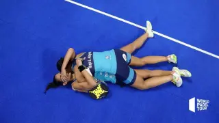 Mapi y Majo Sánchez Alayeto se abrazan emocionadas tras conquistar el Estrella Damn Menorca Open