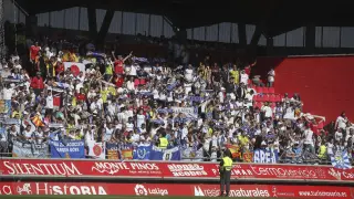 Una parte de los 2.000 seguidores zaragocistas que se dieron cita el pasado domingo en el estadio Los Pajaritos de Soria para animar al Real Zaragoza ante el Numancia.