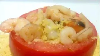 Receta de tomates rellenos de marisco y cuscús.