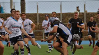 Defensa en el partido entre el Fénix Rugby y el Poble Nou, de esta temporada