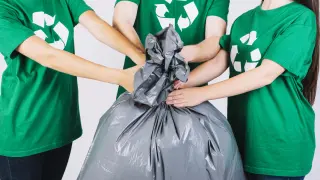 En el contenedor virtual de cada colegio, se irían depositando ideas, acciones, de alumnos, docentes y familias para la reutilización o reciclaje de los residuos plásticos.
