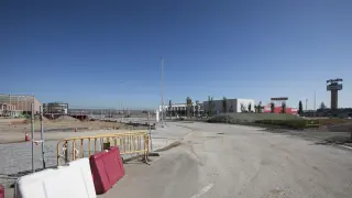 Vista de las obras de construcción del complejo comercial Torre Village, en la carretera de Logroño.