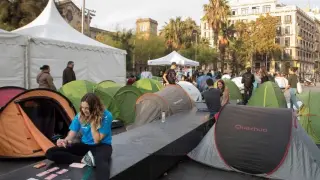 Acampada independentista en plaza Universidad de Barcelona.