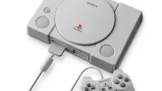 PlayStation supuso una revolución por sus juegos en cedé, sus gráficos en 3D, sus mandos de 8 botones y sus tarjetas de memoria para guardar las partidas. Costaba alrededor de 60.000 pesetas.