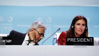 La ministra de Medio Ambiente de Chile y presidenta de la COP25, Carolina Schmidt (derecha), en la rueda de prensa celebrada este domingo.