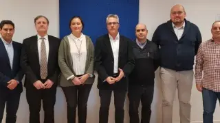 El director general de Deportes, Javier de Diego (en en el centro), junto a los representantes de Cofedar con los que se ha reunido este miércoles