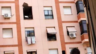 Una pieza de hierro entró por la ventana del edificio tras la explosión de Tarragona