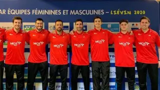 El equipo español de bádminton, con Pablo Abián (cuarto por la derecha), en el Europeo
