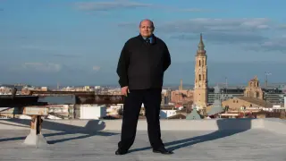 Enrique Marín, en la azotea de la comunidad donde trabaja, en Zaragoza.