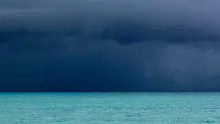 Foto de archivo de una tormenta en una playa del Caribe