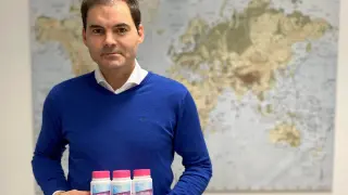 Sergio Mayenco, CEO de Orache Desinfection, con el producto desinfectante efectivo contra el coronavirus.
