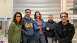 De izquierda a derecha, Sonia Hermoso, Jorge Ojeda, Olga Abián, Sonia Vega y, sentado a la derecha, Adrián Velázquez, en una foto de hace unos meses en el BIFI.