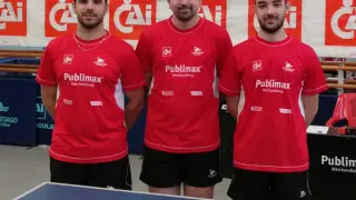 Los jugadores Alberto Luño, Jorge Cardona y Enrique Ruiz, del Publimax CAI Santiago.