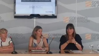 La doctora Sira Repollés, a la derecha, en la presentación del programa de anticoncepción de la DGA, en 2017.