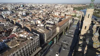 Vistas aéreas de Zaragoza desde la torre de Nuestra Señora del Pilar, la más próxima al Ayuntamieto y a la plaza / 10-10-2016 / Foto: José Miguel Marco [[[HA ARCHIVO]]]