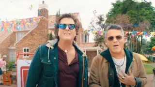 Carlos Vives y Alejandro Sanz en el vídeo de la canción