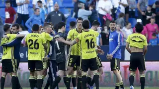 Celebración del Real Zaragoza el pasado 8 de marzo del 0-1 logrado en Málaga en lo que, sin saberlo, sería el último partido jugado hasta hoy.