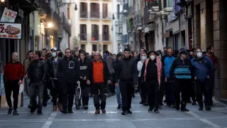 Concentración en el paseo de Sarasate de Pamplona, cerca de la sede del PSN, en apoyo a Patxi Ruiz, el 17 de mayo de 2020.