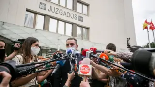 José Manuel Franco atiende a los periodistas después de declarar ante la juez del caso 8-M.