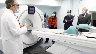 La consejera de Sanidad, Sira Repollés, en la inauguración del escáner donado por Endesa al hospìtal Infantil, este jueves.