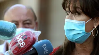 La consejera de Sanidad, Sira Repollés, visita las comarcas afectadas por el brote.