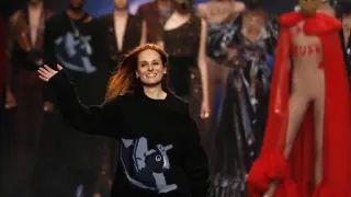 La diseñadora Ana Locking, en una imagen de 2019 tras su desfile en la Fashion Week de Madrid