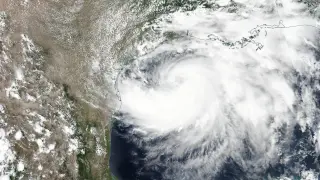 Outer Space (-), 24/07/2020.- A handout satellite image made available by the National Aeronautics and Space Administration shows Tropical Storm Hanna as it moves trough the Gulf of Mexico and approaches Texas, 24 July 2020 (issued 25 July 2020). According to media reports, Tropical Storm Hanna is expected to reach hurricane strength upon making landfall in Texas by the eveing of 25 July local time. (Estados Unidos) EFE/EPA/NASA / HANDOUT HANDOUT EDITORIAL USE ONLY/NO SALES Tropical Storm Hanna expected to reach hurricane strength before reaching Texas