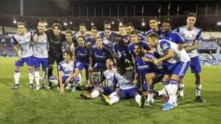 Los futbolistas del Real Zaragoza, en agosto de 2019 tras ganar el último Trofeo Ciudad de Zaragoza-Memorial Carlos Lapetra en La Romareda al Alavés (0-0, por penaltis).
