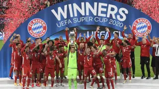 Los jugadores del Bayern celebran la conquista de la Supercopa de Europa