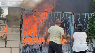 Incendio en una parcela vacía de la urbanización El Sisallar en Nuez de Ebro