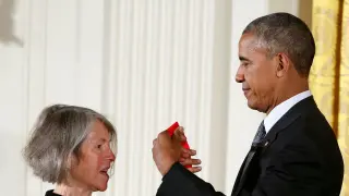 La poeta recibió en 2015 la Medalla a las Humanidades de manos de Barack Obama