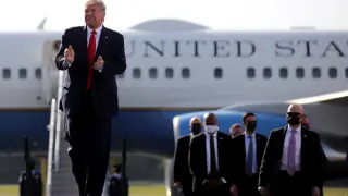 Trump, a su llegada al aeropuerto internacional de Ocala, en Florida.