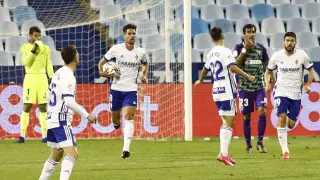 Adrián González, con el balón, tras marcar el inútil 1-2 del final del partido.