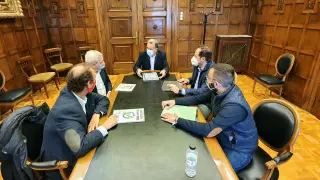 Sánchez Quero se reúne con los representantes de la Federación de Empresarios de Hostelería de Zaragoza